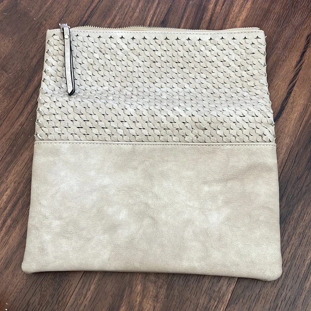 NWOT URBAN Expressions Beige Clutch - Picture 4 of 15